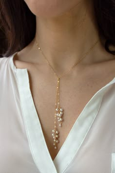 "A luxe simplistic design that is super easy to wear. There is no clasp - just loop it around your neck and go! Stunning 14k gold fill or sterling silver chain with hand-fabricated 'cluster' swarovski white pearl ends. This style is also reversible, and looks great down your back! \"PRAIRIE TIE LARIAT NECKLACE\" by GoldenLinings - Christine Elizabeth Jewelry D E T A I L S Materials: 14K Gold Fill or Sterling Silver Closure: spring ring clasp S I Z E S Measures approx. 23\" in length (un-tied) M Simple Bridal Jewelry, قلادات متدلية, Dainty Pearl Necklace, Elizabeth Jewelry, Pearl Lariat Necklace, Starburst Necklace, Tie Necklace, Minimal Jewelry, Girly Jewelry