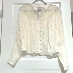 Topshop White Button Up Blouse Lace Upper Size 8 Nwt Spring Cream Blouse With Button Cuffs, Cream Blouse With Button Cuffs For Spring, White Buttoned Blouse For Day Out, White Blouse With Back Button Closure For Fall, White Button Blouse For Day Out, White Blouse With Buttons For Day Out, Spring Cream Blouse With Buttons, Cream Spring Blouse With Buttons, Cream Tops With Buttons For Daywear