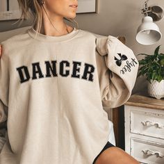 🕺 Unleash your dance moves in style with our "Dancer" Crewneck! 🌟 Dance freely in this comfy unisex crewneck made from a perfect blend of cotton and polyester - it's the ideal choice for any dance session, keeping you cozy and warm. 💃 👉 The classic fit and ribbed collar, cuffs, and waistband ensure a comfortable and stylish look, while the tear-away label adds to the scratch-free wearing experience. 🔥 ✨ Express your passion for dance with our ethically made crewneck, crafted from 100% US-gr Dance Shirts Ideas Dancers, Casual Crew Neck T-shirt For Dance Class, Hip Hop Crew Neck Top For Dance, Hip Hop Style Crew Neck Top For Dance, Casual Crew Neck Top For Dance, Dance Studio Merch, Relaxed Fit Crew Neck T-shirt For Dance, Relaxed Fit Crew Neck T-shirt For Dance Class, Relaxed Fit Crew Neck Top For Dance