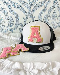 customize your own trucker hat with the letter of your choice! Super cute and trendy, makes for an awesome personalized gift! 💕 Cheap Trucker Hat With Letter Print For Streetwear, Cheap Trucker Hat With Letter Print For Sports, Trucker Cap, Trucker Hat, Caps Hats, Accessories Hats, Super Cute, Hats, Etsy Uk