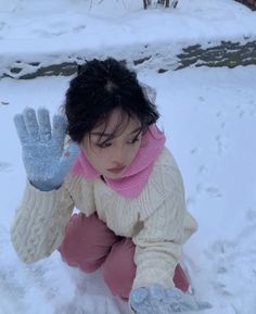 Snow Poses, Seoul Winter, Snow On The Beach, Japan Outfit, Cute Images For Dp, Winter Photoshoot