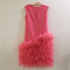 Jay ostrich feathers dress 🌸Made to order for every sizes 🌸 Please check my sizes chart before ordering 🌸Dress made with ostrich feathers many layers ���🌸Color: more than 18 colors 🌸Made in Thailand Fitted Pink Feather Dresses, Elegant Sleeveless Dress With Ostrich Feathers, Elegant Wedding Dress With Ostrich Feathers, Spring Dresses With Ostrich Feathers, Summer Sleeveless Dress With Ostrich Feathers, Pink Feathered Prom Dress, Sleeveless Feather Wedding Dress, Sleeveless Feathered Wedding Dress, Cocktail Dress With Ostrich Feathers