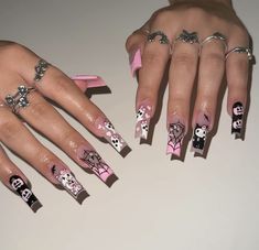 Cute Nails With Charms, Kuromi Nails Acrylic, Hello Kitty Halloween Nails, Chunky Nails, Nails October, Paznokcie Hello Kitty, Kitty Nails