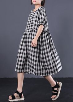 Unique black plaid cotton Tunics ruffles patchwork summer Dresses

This dress is made of cotton or linen fabric, soft and breathy. 

Flattering cut. Makes you look slimmer and matches easlily.
 
Materials used: cotton

Measurement:One size fits all for this item. Please make sure your size doesn't exceed this size: 3XL/BUST-118cm   
   
length 103cm / 40.17"
Shoulder 44cm / 17.16"
Sleeve length 25cm / 9.75"
Armhole 38cm / 14.82"
bust 118cm / 46.02"
Waist 124cm / 48.36"
Cuff 32cm / 12.48"



We s Kids Coats Girls, Autumn Outwear, Fall Cardigans, Girls Cardigan, Girl Coat, Unique Dresses, Black Plaid, Linen Fabric, One Size Fits All