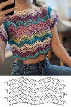 a crocheted crop top is shown with the pattern on it