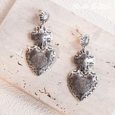 Etched Cross Heart Shape dangling earring Approximately : 2" Length These western earrings are mainly made of alloy Montana West Purse, Earrings Western, Western Shoes, Cross Heart, Western Purses, Southwestern Print, Western Earrings, Chain Belts, Duffle Bag Travel