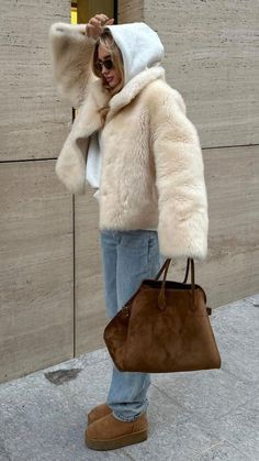 Fur Coat Outfit, Street Wear Outfits, Winter Inspo, Coat Outfits, Fashion World, Edgy Outfits, Casual Fall Outfits, Street Style Outfit, Winter Looks