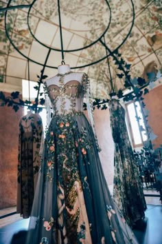 Prom Elegant, Valentino Haute Couture, Valentino Couture, Chique Outfits, Fantasy Dresses, Couture Mode, Gowns Prom, Fantasy Gowns, Fairytale Dress