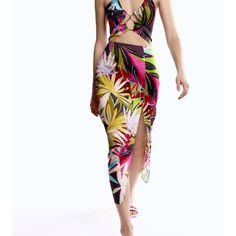 New! Trend And Beautiful Summer Dress! Gorgeous For Parties By The Pool. This Zara Tropical Print Dress Has It All. 100% Polyester | Knee Front Opening | Zipper On The Side | Size Small Zara Pleated Dress, Zara Velvet Dress, Zara Midi Dress, Brown Crewneck, Tulle Midi Dress, Tropical Print Dress, Beautiful Summer Dresses, Velvet Midi Dress, Sequin Midi Dress