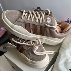 New In Box With All Accessories Ready To Ship Men Size 5 1/2 Woman Size 6 1/2 Got Extra Size I Don’t Need Green Adidas Shoes, Dressing Shoes, Adidas Low, Shoes Dressing, Adidas Brown, Essential Shoes, Best Shoes For Women, Shoe Outfits, Bunny Shoes