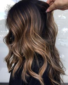 Subtle Caramel Highlights for Brunette Hair Dark Brown Hair With Highlights, Cinnamon Hair, Highlights Ideas, Light Blonde Highlights, Hair With Highlights, Hair Adviser, Black Hair With Highlights, Short Brown Hair, Dark Hair With Highlights