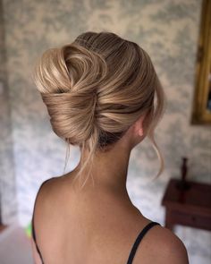 Save this pin for the trendiest medium hair updos that will elevate your style game! From sleek buns to chic braids, these modern updos are perfect for any occasion. Discover your next go-to hairstyle now! #MediumHairUpdos #HairInspo #FashionBlog Bridal Hair Side Swept Updo Low Buns, Bridal Hair Updo Medium Length, Wedding Updos For Thick Hair, Updos For Medium Length Hair Diy, Sleek French Twist Updo, Women’s Updos, Hair Updos Wedding Guest, Mother Of The Bride Hair Low Bun, 2024 Updo Trends