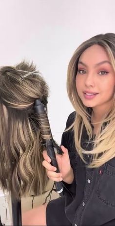 How to do loose beach waves hair tutorial! How To Wave Lob Hair, Beach Waves For Medium Length Hair, How To Do Beach Waves For Thick Hair, Beachy Wave Tutorial, Creating Waves In Hair, Wavy Hairstyles Tutorial Step By Step, Waves In Hair How To Get, How To Get A Beach Wave Curl