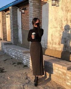 Japanese Professional Outfit, Rehearsal Dinner Guest Outfit Winter, Korean Winter Outfits Skirts, Japanese Modest Fashion, Cold Weather Skirt Outfits, Skirt Outfits Indian, Korean Skirt Outfits, Skirt Outfits Hijab, Thanksgiving Skirt