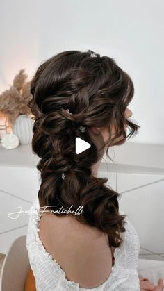 Julia Fratichelli Hair Education on Instagram: "Easy side Elsa hairstyle tutorial ⬆️

I absolutely love how this looks on my gorgeous brunette model, Olga. The minimalist sparkling hair pieces from @mylovelyblossom add a romantic and chic touch.

What do you think? Would you try this hairstyle? ☺️

#hairstyleinspiration #hairidea #elsahair #brunetehairstyle #mediumhair #bridalhair #bridallook #bridalhairstyle #wedding #hairstyletutorial #stepbystephair" Trendy Bridal Hairstyles, Elsa Hair, Quince Hairstyles With Crown, Simple Prom Hair, Short Homecoming Hair, Quince Hairstyles, Hair Hoco, Updo Hairstyle, Homecoming Hair Down