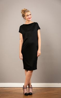 "Aennie is a simple basic dress with specific sleeves and a behavioral neckline. Annie in black is made of modal fabric, it's soft and supple to the skin and belongs wonderfully. The cut is straight, cozy and extremely flattering. Just drop in and be heard! \"Aennie\" is also available in other colors used material The jersey fell softly 98% viscose 2% elastane Care instructions: machine washable at 30 degrees, iron inside out warm Manufacturing method Handmade in Berlin Please note: MADE TO MEA Black Basic Dress, Modal Fabric, Bow Collar, Basic Dress, Drop In, Jersey Shirt, Tshirt Dress, Care Instructions, Inside Out