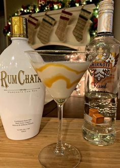 Salted Caramel Martini, Caramel Martini, Caramel Vodka, Liquor Drinks, Mixed Drinks Recipes, Martini Recipes