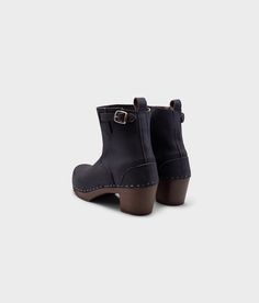 Our Manhattan boots exude confidence and professionalism, inspired by New York City and its iconic fashion scene. With its sleek design and versatile colorway, they effortlessly complement any outfit – from chic dresses to casual denim. Clog measurements:Heel height: 2 5/8” (6.5 cm)Toe height: 1 1/2″ (3.8 cm) Fit:NarrowLeather:Nubuck leatherClogs consist of:Base: European lime wood Sole: Rubber sole Fastening: Staples Other: Metallic Buckle, Inside zipper Workwear Moto Boots With Stacked Heel, Classic Ankle Boots With Stacked Heel, Casual Heeled Boots With Reinforced Heel For Work, Classic Boots With Stacked Heel And Round Toe, Leather Heeled Boots With Wooden Heel For Fall, Closed Toe Stacked Heel Boots For Work, Stacked Heel Closed Toe Boots For Work, Classic Boots With Reinforced Low Heel, Classic Low Heel Boots With Reinforced Heel