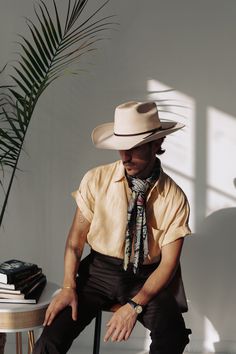 Cowboy Chic Mens Fashion, Modern Western Wear Men, Old Cowboy Aesthetic, Cowboy Outfit Aesthetic, Western Fashion Editorial, Cowboy Streetwear, Hipster Cowboy, Urban Cowboy Style, Mini Scarf