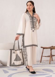 Kurta Design Ideas, Printed Kurta Design, Plazo Pants, Simple Dress Casual, Trouser Pattern, Lawn Work, Basic Wear, Printed Trousers, Kurta Designs