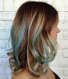 Blonde Hair With Blue Highlights, Highlight Hairstyles, Blonde And Blue Hair, Flips Hair, Jojo Levesque, Colorful Inspiration, Blue Ombre Hair