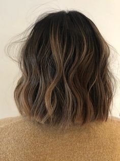 Rambut Brunette, Hair Adviser, Shoulder Length Hair Cuts, Wavy Bobs, Penteado Cabelo Curto, Brown Blonde Hair, Shoulder Length Hair, Brunette Hair, Balayage Hair