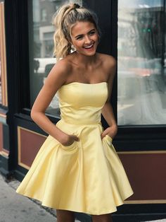 Basic Prom Dresses Short, Yellow Short Formal Dress, Semi Formal Dresses Yellow, Light Yellow Short Dress, Homecoming Dress Yellow, Graduation Dress Outfit Ideas, Short Grad Dresses, Grade 8 Grad Dresses Short, Yellow Dress Formal