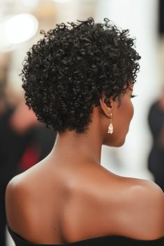 33 Stunning Short Hairstyles for Every Black Women Needs to Try in 202 – CreativeBooster Curls With Highlights, Coils Natural Hair, Finger Coils Natural Hair, Short Natural Styles, Short Natural Curls, Pixie Cut Curly, Short Fade Haircut