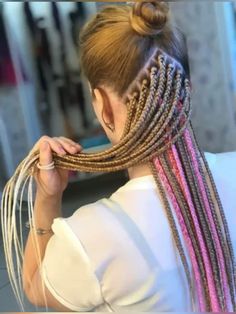 Braid In Dreadlock Extensions, Older Woman Dreadlocks, Half Dreaded Hair, Synthetic Dreads Hairstyles, Dreadlocks Diy, Sunkissed Hair Brunette, Kanekalon Braids, Hair Color For Dark Skin, Short Relaxed Hairstyles