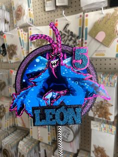 there is a sign that says leon on it and has an image of a dragon