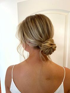 A low effortless bun for a wedding, elopement, or simple hairstyle Low Braided Bun, Effortless Bun, Simple Low Bun, Low Bun Hairstyle, Hairstyle Braided, Simple Hairstyle