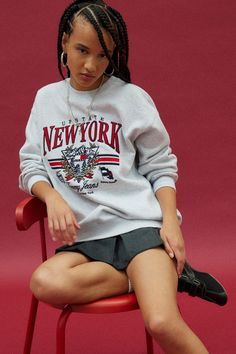 Tommy Jeans Vintage Prep Crew Neck Sweatshirt Tommy Jeans Sweatshirt, Women's Graphic Tees, Vintage Graphic Tees, Graphic Tees Vintage, Urban Outfitters Women, Tees For Women, Edgy Look, Cropped Style, Tommy Jeans