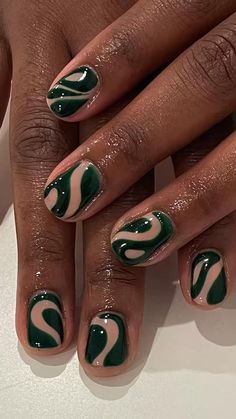 Fall 2024 Nail Art Trends, Fall Natural Nails Short Gel, Cute Black Acrylics, Green And Brown Short Nails, Nail Design No Acrylic, Real Nail Art Designs, Gelx Inspo Nails Short, Nail Color Inspo Fall, Cool Short Nails Fall