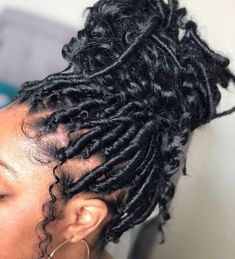 SheSoBoujiee 🎱🦋💕 Shaved Side Hairstyles, Pelo Afro, Dance Hairstyles, Hair Twist Styles, Beautiful Braids, Natural Hair Braids, African Braids Hairstyles, Locs Hairstyles