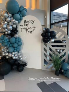 balloon arch with happy father's day written on it