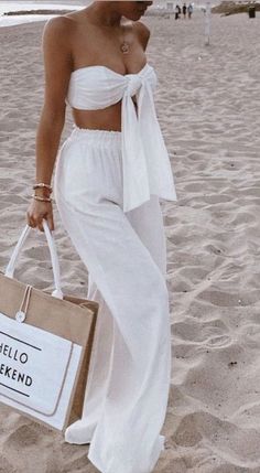 Bahama Outfits Ideas, Linen Sets Outfit, Island Summer Outfits, Linen Set Outfit, Classy Aesthetics, Chic Beach Outfit, Cabo Wabo, Cancun Outfits, Venus Sign