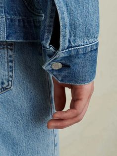 Alex mill's classic workwear jacket crafted in 100% cotton japanese indigo denim with a beautiful vintage wash.    - shank buttons.  - bar tack details.  - hidden pocket for your wallet. Alex Mill, Denim Hat, Indigo Denim, Workwear Jacket, Work Jacket, Shank Button, Nudie Jeans, Work Jackets, Mens Outerwear