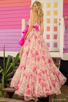 Floral Ball Gown, Strapless Organza, Engagement Photo Dress, Floral Print Gowns, Organza Skirt, Printed Gowns, Floral Gown, Stylish Clothes, Bride Gowns