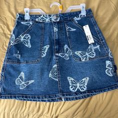 Juniors Denim Skirt With Butterfly Design Size 11 Nwt Painted Jean Skirt, Customised Jeans, Guts Outfit, Custom Skirt, Punk Skirt, Mini Jean Skirt, Butterfly Skirt, Orange Skirt, Everyday Fashion Outfits