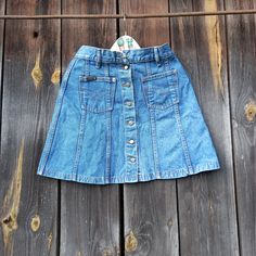 "Vintage Mini Button Up Front Mini Skirt 90s Denim jeans Skirts 1980s  Size S Measurements : Waist: 28\", 71cm Length: 18\", 45.5 cm Vintage Mini Skirt90s Denim jeansSkirts 1990sButton UpFront SkirtSize SOld SchoolGirl Tennis RetroClothing womansFestival ClothesBlue denim skirtsCotton CasualSummer Hipster" 90 Jeans, Vintage Mini Skirt, Mini Rock, Festival Clothes, 80s Denim, Blue Clothing, Rock Rock, Blue Denim Skirt, Denim Jean Skirt