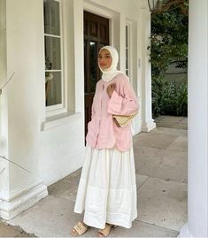 Summer Modest Outfits Muslim, Hijabi Outfits Summer, Gracie Outfit, Kaos Rib, Modest Outfits Muslim, Outfits Muslim, Rok Outfit, Hijab Fashion Summer, Estilo Hijab