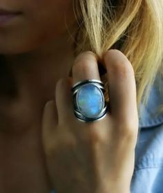 Fashion Silver Color Metal Round Inlaid with Transparent Stone Engagement Rings for Women Vintage Hand Rings, Jewelry Wedding Rings, Stone Engagement Rings, Moonstone Ring, Types Of Rings, Ring Vintage, Blue Opal, Womens Engagement Rings, Morganite