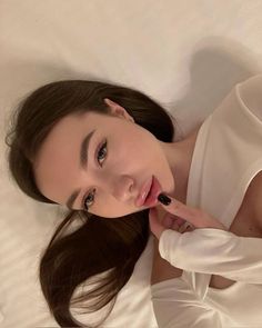 Iphone Photo Editor App, Apartment Aesthetic, Instagram Inspo, Pretty Makeup, Aesthetic Backgrounds, Pretty Woman, Beautiful Pictures, Cherry, Lips