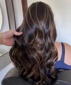 Black Hair With Chestnut Highlights, Straight Brown Balayage, Balyage Hair, Gambar One Direction, Hair Inspiration Long