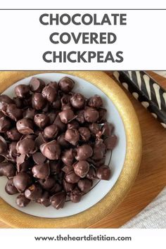 An image of chocolate covered chickpeas placed in a white bowl. Dorito Flavored Chickpeas, Chocolate Covered Chickpeas, Sweet Roasted Chickpeas, Bean Snack Recipes, Chocolate Chickpeas, Low Cholesterol Snacks, Chickpeas Recipes, Protein Sweets, Garbanzo Bean Recipes