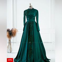 Modanisa Elegant Gown Never Worn Before. Covers Everything Up To Neck. Long Sleeve And Long. The Fabric Drape To The Floor In A Very Elegant Style. Size 10 And Fits Perfect. I Can Send Videos Upon Request Emerald Green Gown, Green Ball Gown, Long Sleeve Ball Gowns, Modest Evening Dress, Ball Gown Dress, Emerald Green Dresses, Fancy Dresses Long, Prom Dresses Modest, Long Sleeve Evening Dresses