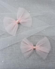 This listing is for soft tulle hair bow and shoe clips. Perfect for wedding, communion, birthday parties or any special events. Tulle bow is attached on grosgrain fabric bow on alligator clip or on a soft elastic nude nylon headband. Shoe clips will come in 1 pair of bow.DETAILS:Colors available: Pink X Small Size: L 2.5" x W 2"Small Size: L 4" x W 3.5"Large Size: L 5.5” x W 4.5”Handmade in the USA Tulle Hair Bow, Tulle Hair Bows, Wedding Communion, Diy Tulle, Holiday Hair Bows, Tulle Bow, Tulle Bows, Bow Hair Clip, Handmade Hair Bows