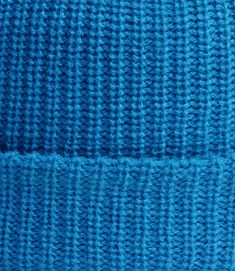 La beanie NOPé pour enfant... parce qu'il faut bien en avoir quelques-unes en réserve, non?! #TuquesPerdues

Elle est conçue pour se combiner avec la capuche. Non-doublée, c'est aussi la parfaite tuque d'entre-saison lorsque portée seule.
-
Taille unique — Enfant