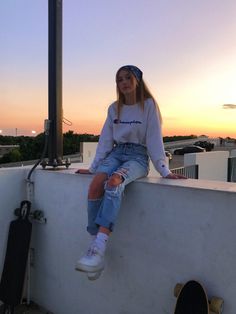 Indie Aesthetic Fashion Summer, Sunny Aesthetic Outfits, Indie Clothing Aesthetic, Indie Poses, Indie Aesthetic Clothing, Tumblr Girly Aesthetic, Indie Aesthetic Fashion, Sunset Outfit, Teen Aesthetic