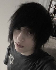 Scene Hair Men, Boy Bangs Haircut, Emo Guy Hair, Emo Hair Tutorial, Emo Haircuts Short, Brown Emo Hair